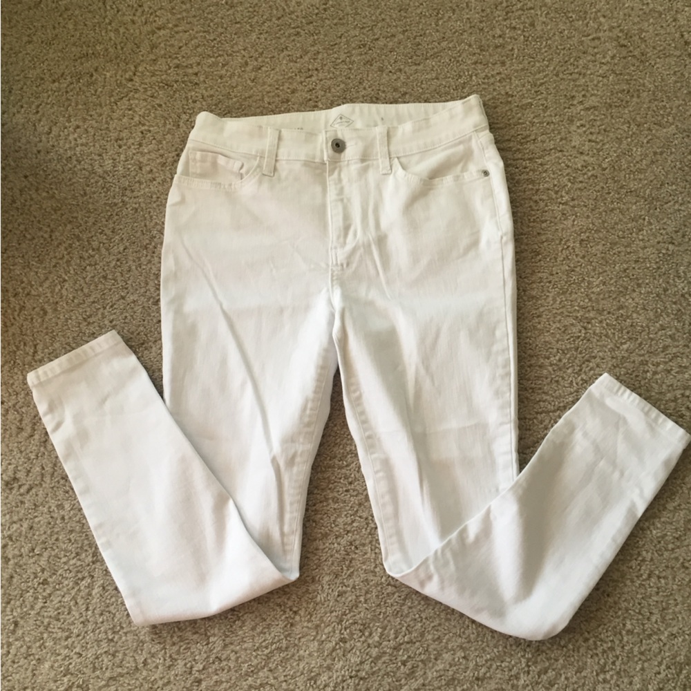 White skinny jeans